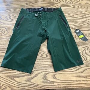 100%‎ Celium Mountain Bike Shorts (Mens Size 32) Green NEW